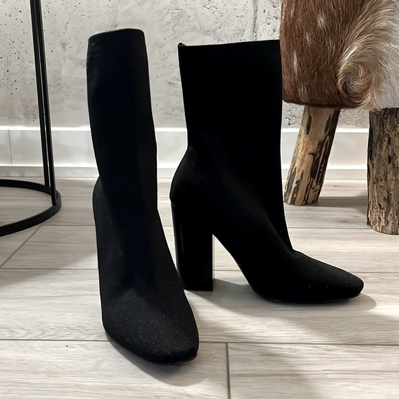 SOLD - Kendall + Kylie Sock Boot - Picture 1 of 4